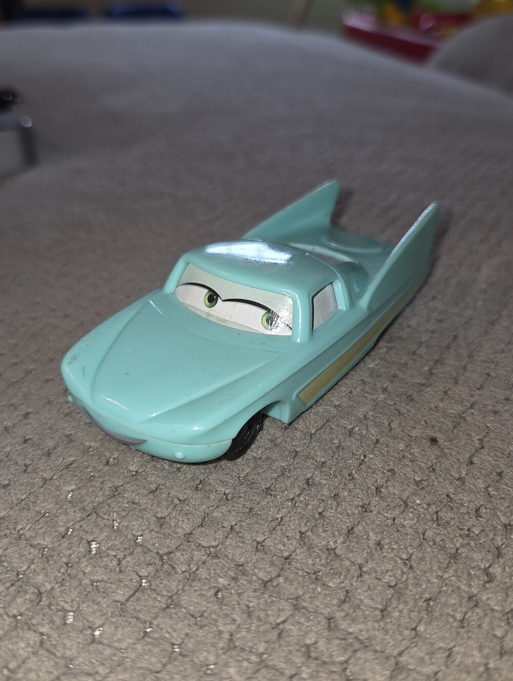2006 McDonald's Happy Meal Toy DISNEY PIXAR CARS Flo pull back car